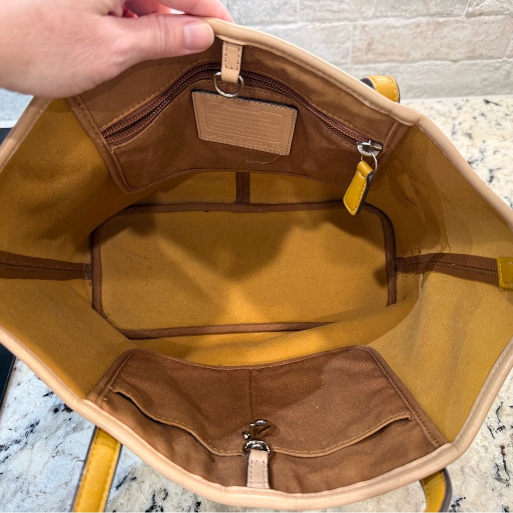 Coach EUC Brown Leather Tote w/Contrasting Tan Handles - Picture 6 of 7